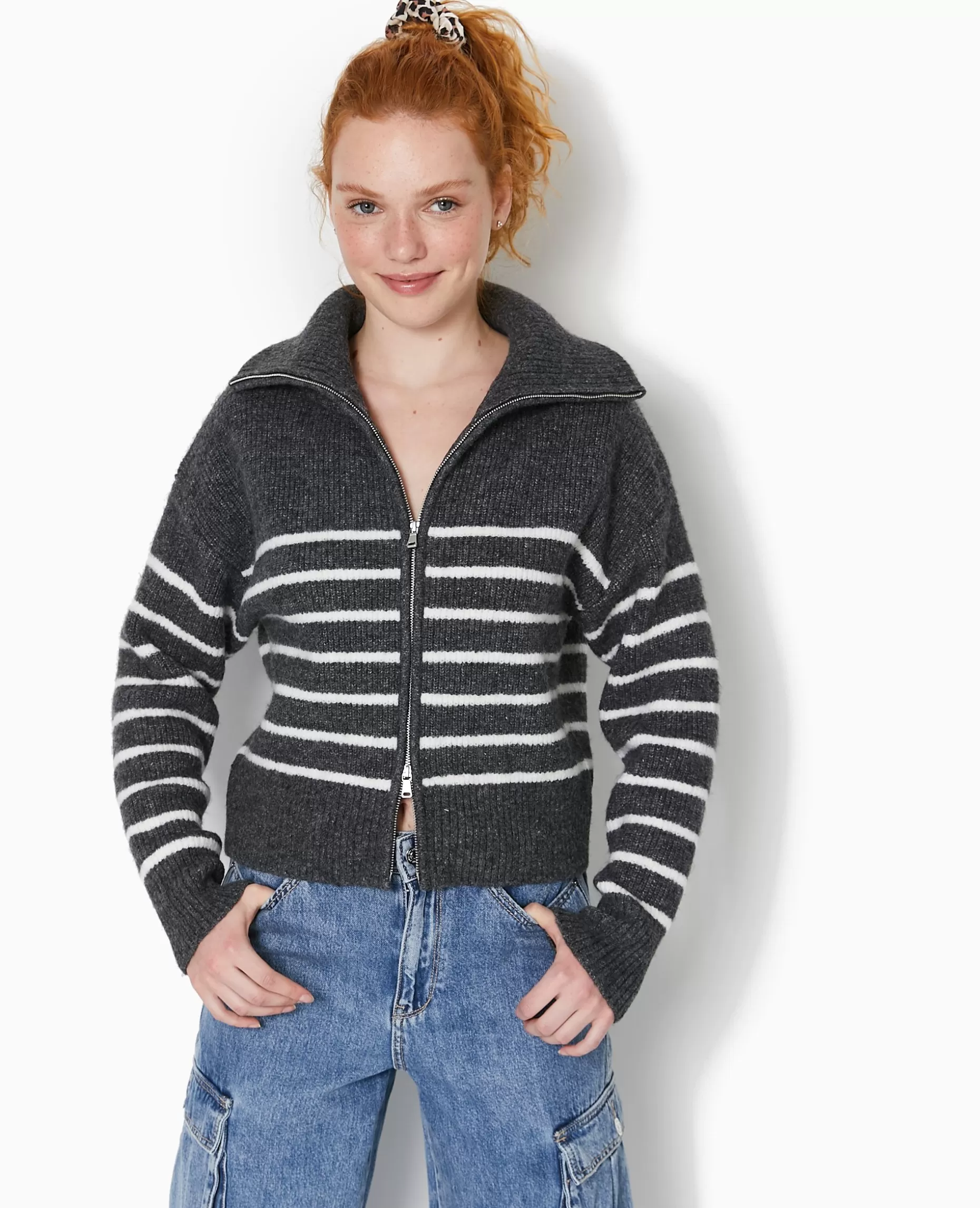 Shop Pimkie Gilet Zippé Rayé Avec Grand Col Maille Côtelée - gris foncé