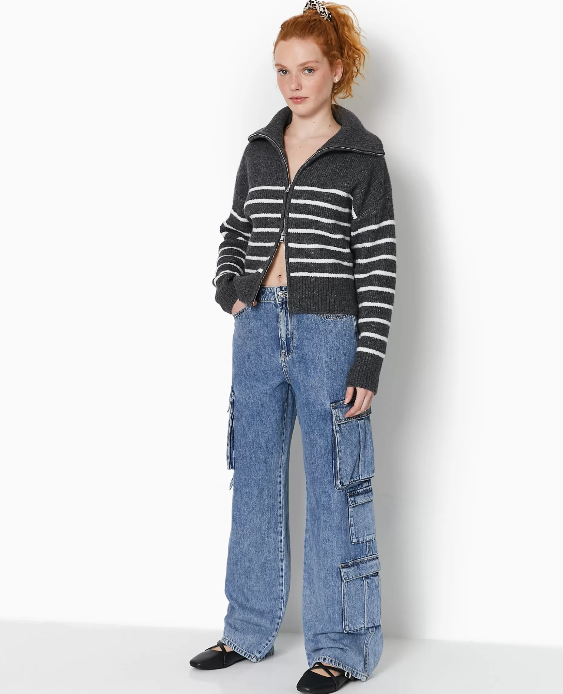 Shop Pimkie Gilet Zippé Rayé Avec Grand Col Maille Côtelée - gris foncé