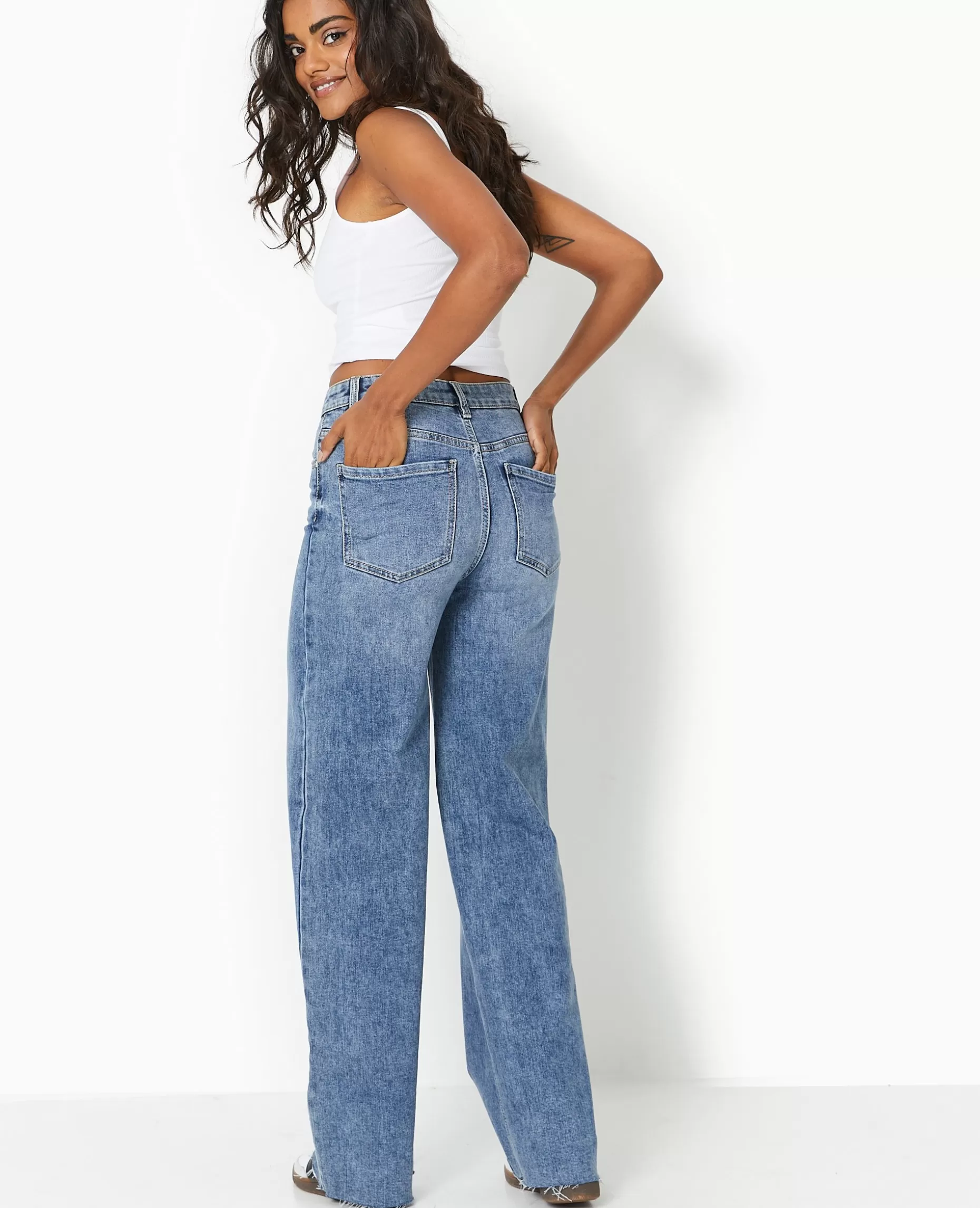 Shop Pimkie Jean Wide Taille Haute Avec Bas Coupés - bleu